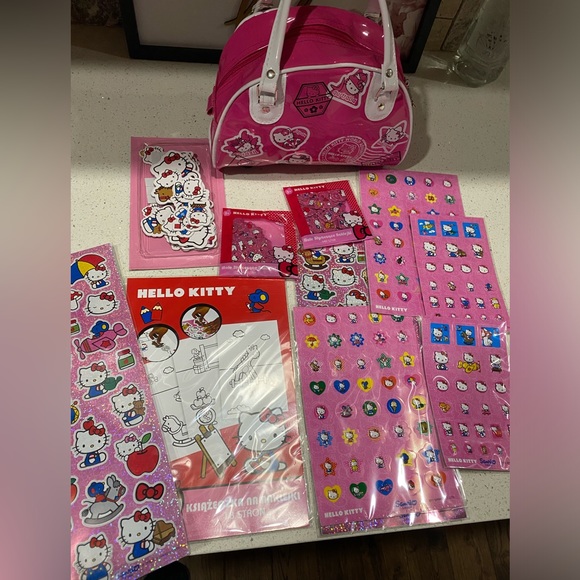Hello Kitty Purse & 500 Stickers - Picture 6 of 6